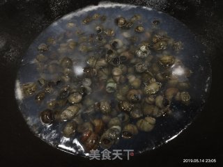田螺鸭脚煲的做法步骤：7