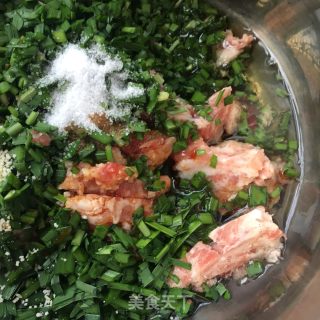 猪肉韭菜槐花水饺的做法步骤：9
