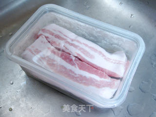 大蒜包菜回锅肉的做法步骤：1