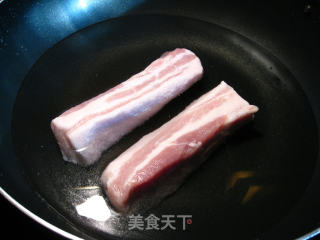 大蒜包菜回锅肉的做法步骤：3