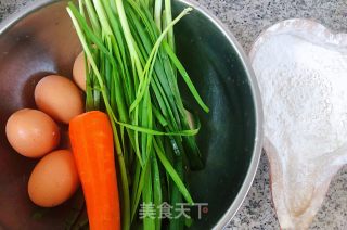 韭菜胡萝卜煎蛋饼的做法步骤：1