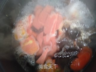 粉丝肉丸砂锅汤的做法步骤：5