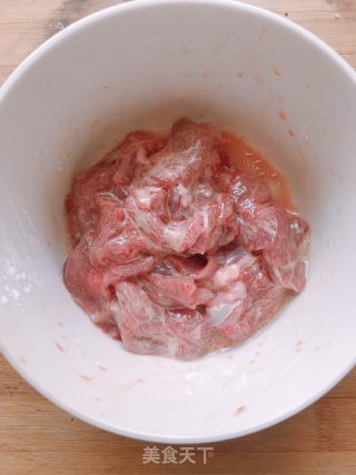 牛肉炒莴笋的做法步骤：2