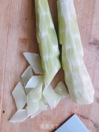 牛肉炒莴笋的做法步骤：3