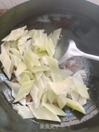 牛肉炒莴笋的做法步骤：7