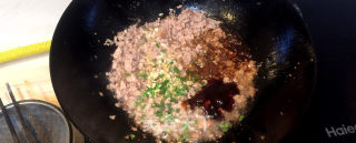 云南传统菜黑三剁的做法步骤：1
