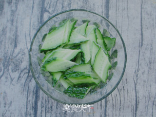 木耳炒鸡蛋的做法步骤：1