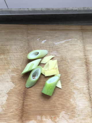 红烧鸡块的做法步骤：2