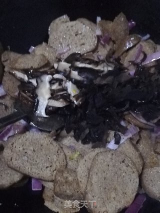 炒窝窝头的做法步骤：7