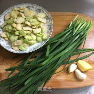 韭菜炒豆瓣的做法步骤：1