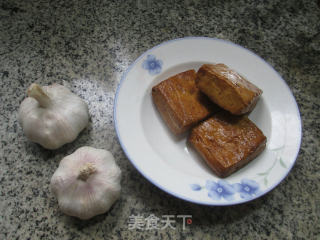 蒜头炒香干的做法步骤：1