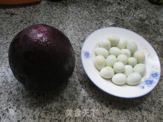 虎皮鹌鹑蛋炒圆茄子的做法步骤：1