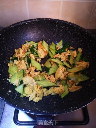 黄瓜炒鸡蛋的做法步骤：5