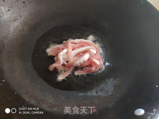 猪耳豆炒肉丝的做法步骤：3