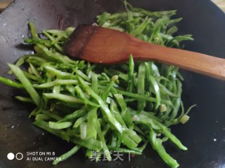 猪耳豆炒肉丝的做法步骤：4