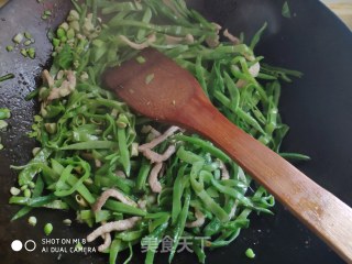 猪耳豆炒肉丝的做法步骤：5