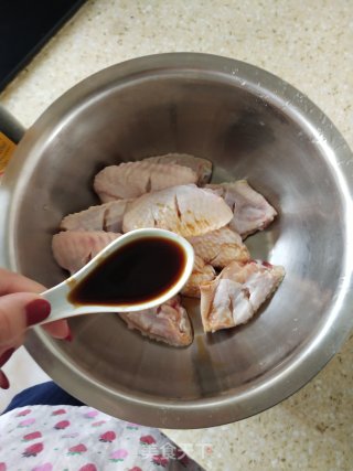 可乐鸡翅的做法步骤：1