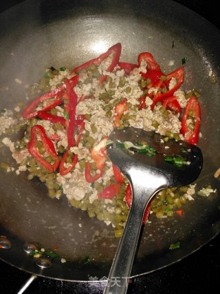 酸豆角炒粉条的做法步骤：8