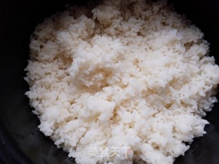 鸡蛋酱油炒饭的做法步骤：2