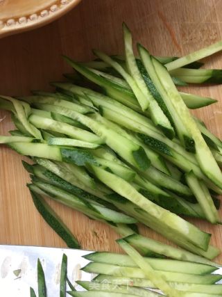 花生拌黄瓜苦菊的做法步骤：5