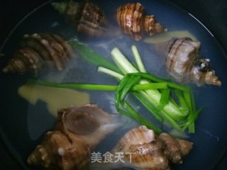 白灼海螺的做法步骤：2