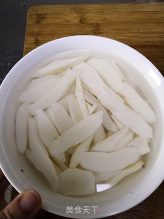 醋溜山药片的做法步骤：1