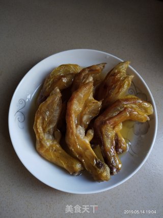 炸鸭脚的做法步骤：4