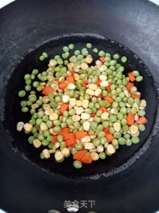 三色虾仁的做法步骤：3