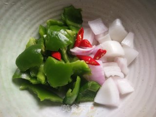 菜椒拌洋葱的做法步骤：5