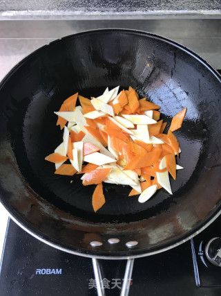 肉炒三片的做法步骤：4