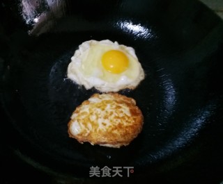 青辣椒炝荷包蛋的做法步骤：6