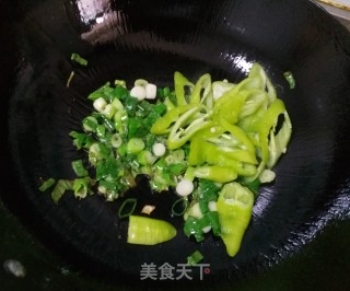 青辣椒炝荷包蛋的做法步骤：9