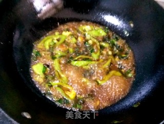 青辣椒炝荷包蛋的做法步骤：10