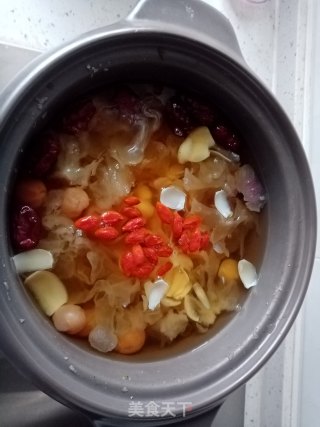 银耳百合莲子羹的做法步骤：3