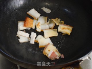 腊肉干煸花菜的做法步骤：4