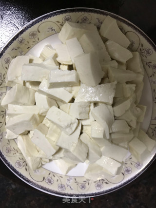 豆腐煮牛肉粒的做法步骤：2