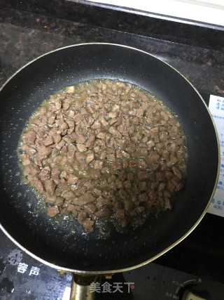 豆腐煮牛肉粒的做法步骤：3
