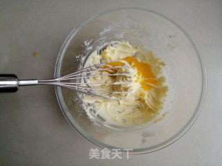 金酥粒蓝莓爆浆蛋糕的做法步骤：3