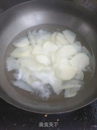 凉拌酸辣土豆片的做法步骤：3