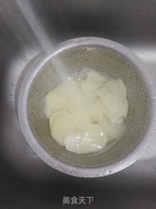 凉拌酸辣土豆片的做法步骤：4