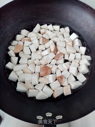 杏鲍菇炒鸡丁的做法步骤：4