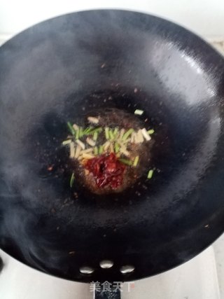 杏鲍菇炒鸡丁的做法步骤：6
