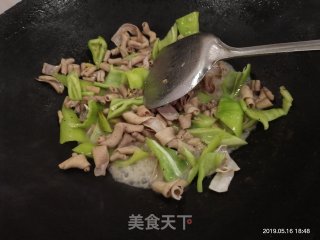 鸭肠炒辣椒的做法步骤：3