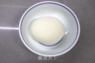 鸡蛋韭菜煎饺的做法步骤：1