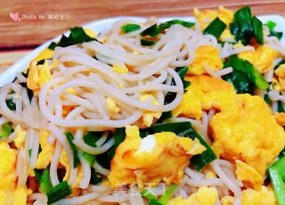 韭菜鸡蛋炒面#懒人餐#的做法步骤：13