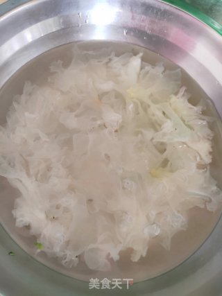 豆苗扒银耳的做法步骤：1