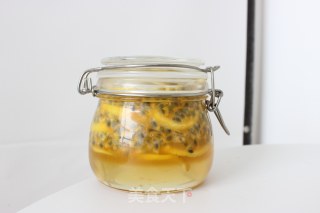 夏日特调：酸甜爽口的蜂蜜百香果柠檬水的做法步骤：5