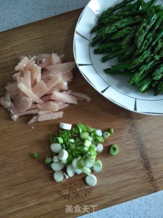 鸡胸肉炒芦笋的做法步骤：7