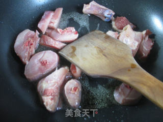 千张结煮腊鸡腿的做法步骤：3