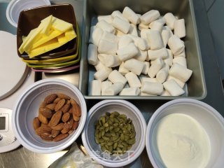 五彩雪花酥的做法步骤：1